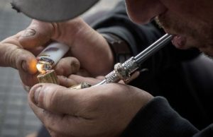 Senegalesi spacciano crack a Sestri e fanno resistenza: arrestati Offre crack a un carabiniere in borghese, 20enne arrestato