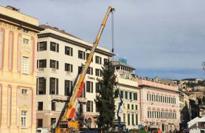 Domani accensione albero di Natale a De Ferrari e via Fillak. Tunnel di luce nella Metro