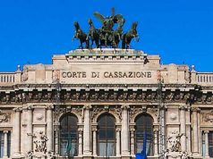 Presunte violenze sulla figlia adottiva: Cassazione annulla condanna