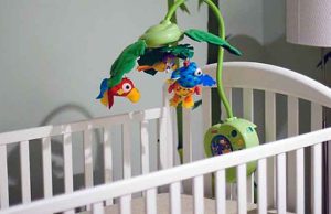 Piange sempre e non mangia: tenetelo voi. Bebé lasciato in ospedale da neomamma