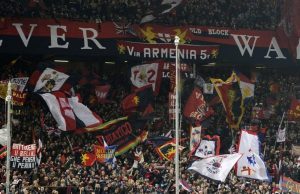 Arbitri B: Camplone dirige il Genoa contro la Ternana Genoa-Chievo e lancio fumogeni, la polizia individua i responsabili