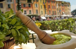 E’ festa per la candidatura del pesto a Patrimonio Unesco Recco, il libro sulle tradizioni culinarie nelle quattro province