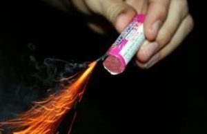 Piazza delle Erbe, 19enne fa esplodere botti: amputate tre dita della mano