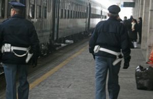 Coronavirus, da Genova a Napoli senza biglietto: controllato da capotreno gli sputa in faccia