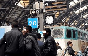 No pago biglietto. Poi straniero tira sassi ai convogli: ritardi treni regionali