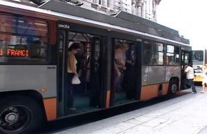 No pago biglietto, marocchino sfugge a controllori: preso dai carabinieri