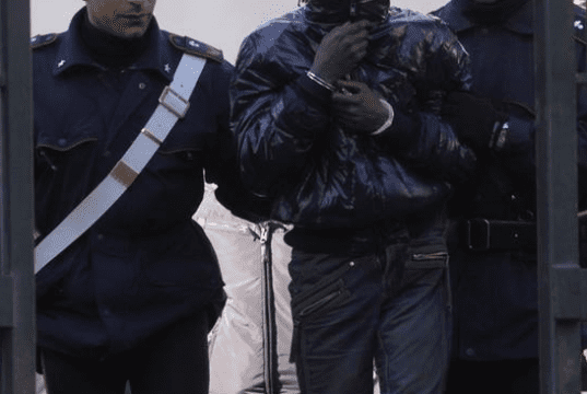 Commenda, 21enne senegalese spaccia droga: arrestato dai carabinieri Caruggi, nigeriano spaccia droga e aggredisce carabinieri: arrestato