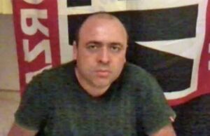 Tragedia nel Casertano, uccide la moglie e ferisce passanti: poi si spara Tragedia nel Casertano, uccide la moglie e ferisce passanti: poi si spara