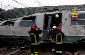 Drammatico deragliamento a Milano: 3 morti, 46 feriti | Video