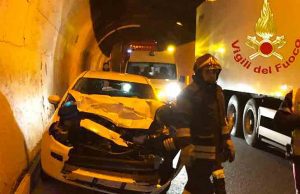 Tamponamento a catena sulla A12, coinvolti 4 veicoli