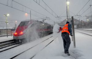 Disastro treni, Assoutenti a Ferrovie: 100 euro a ogni viaggiatore