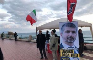 Di Stefano chiude campagna elettorale a Genova: contromanifestazione Antifa