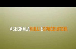 La nuova app Youpol, per segnalare bullismo e droga: come funziona | Video