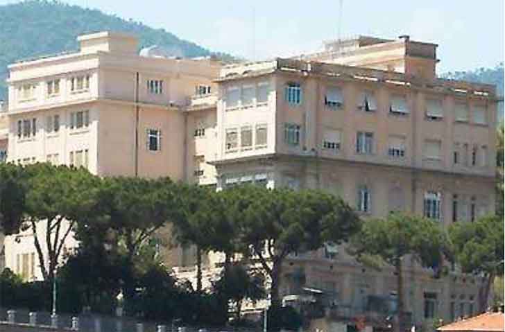 Sanremo, detenuto evade durante visita medica: preso sul bus