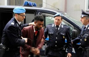 A 18 anni fatta a pezzi dagli africani: preso un terzo nigeriano, ma uno solo in cella