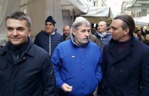 Salvini con il rosario, leghisti spezzini donano 30 Crocifissi al Comune. Rixi: ottima iniziativa