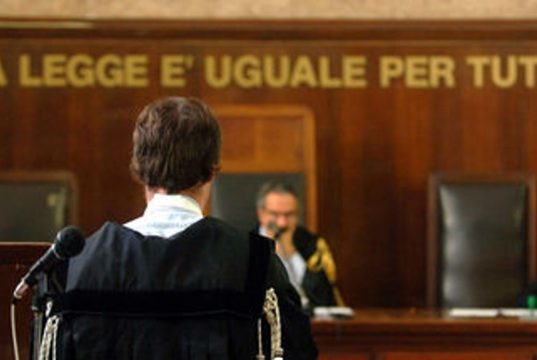 Marocchino di m… è ingiuria, non abuso mezzi correzione ‘razziale’. Prof. prosciolto