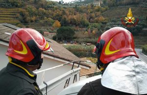Cedimento strutturale palazzina alla Spezia, intervengono i VVF