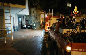 Incendio nella notte in una palazzina di Imperia