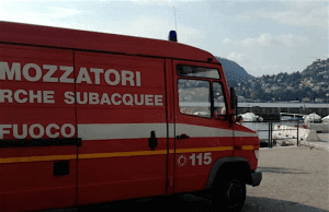 Due pescatori finiscono in acqua, salvati dai vigili del fuoco