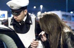 Travolge ciclista e rifiuta alcoltest: presunta furbetta condannata a 3 anni