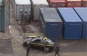 Gdf e Dogane sequestrano alla Spezia oltre 230 mila articoli contraffatti