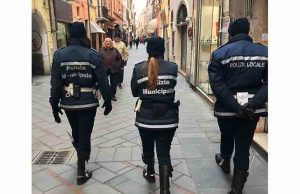Vigili urbani insultati su Facebook, 40enne di Loano condannato