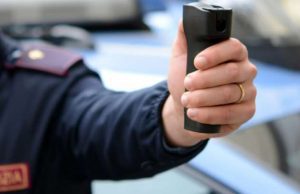 Somalo ubriaco aggredisce donna a Ventimiglia, la polizia usa spray al peperoncino