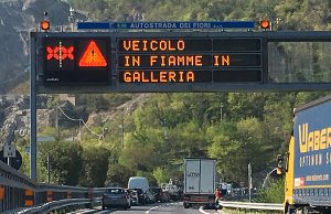 Pullman con studenti a fuoco su A10 | Aggiornamento