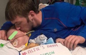 Mobilitazione per il piccolo Alfie, Senarega (Lega): Farnesina perde tempo, Gaslini pronto