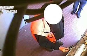 Furbetto del cartellino in Comune si vantava al bar di poter fare ciò che voleva