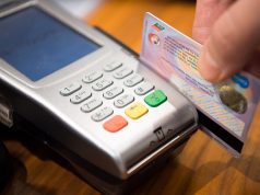 Il 60% degli italiani preferirebbe il denaro elettronico al contante Da giovedì arrivano le multe per chi non accetta il Pos