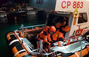 Finale Ligure donna fa bagno serale, intervengono i VVF Turista si sente male su nave da crociera, soccorsa al largo di Savona