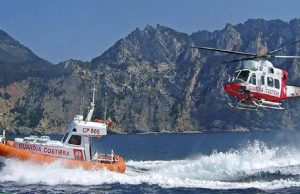 Boccadasse, vento forte: Guardia Costiera salva 4 adulti e bimbo su barca a remi