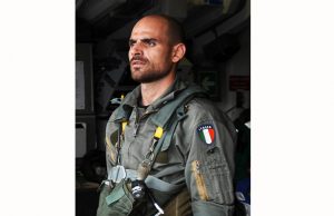 Elicottero della Marina caduto in mare, deceduto uno degli occupanti | Video