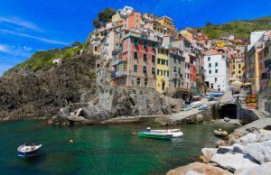 Acque bianche nel porto di Riomaggiore, interviene la Capitaneria