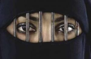 Svizzera: vince il sì al divieto di burqa e niqab per le donne in tutti i luoghi pubblici