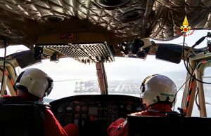 Cade sugli scogli a Varazze, settantennne soccorso in elicottero