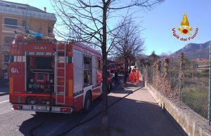 A fuoco magazzino agricolo a Borghetto, VVF spengono incendio