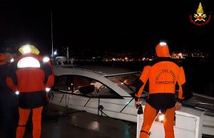 Palmaria, barca strappa ormeggi e si incaglia nei vivai mitilicoltura