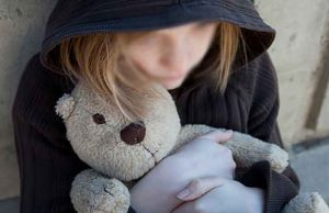 Abusa bambina di 10 anni, carabinieri arrestano 65enne