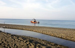 Inquinamento in mare e spiaggia a Finale Ligure