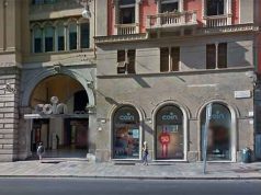 Tenta furto di profumi alla Coin ed aggredisce dipendente e agenti