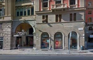 Tenta furto di profumi alla Coin ed aggredisce dipendente e agenti