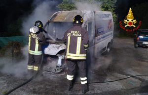 A Savona va a fuoco furgone, possibile incendio doloso