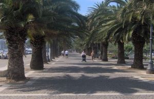 La Spezia avanti con la caccia agli abusivi: fuggi fuggi africani, passeggiata ripulita