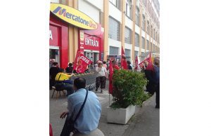 Mercatone Uno per il terzo giorno è sciopero contro i licenziamenti