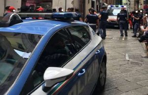 Tunisino scippa guineano e lo picchia per poi fuggire: arrestato Ritrovo di pregiudicati, chiusa la gastronomia Serigne Fallou di via Prè