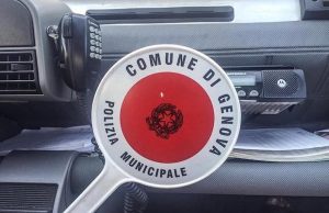 Gambiano ruba pc portatile a una ragazza: pizzicato dalla Polizia Locale