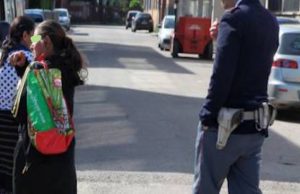 Rubano bancomat e si comprano scarpe all’ultima moda: prese due nomadi sinti